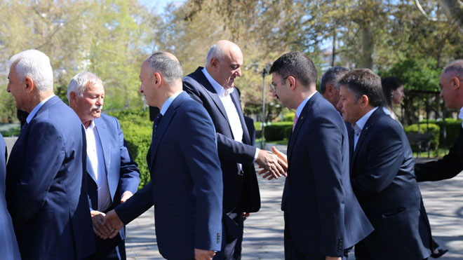 Başkan Erkoyuncu personelle bayramlaştı
