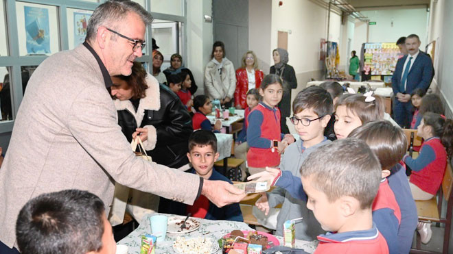 Başkan Ustaoğlu öğrencilerle yerli malı haftası kutladı